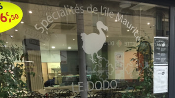 Le Dodo outside