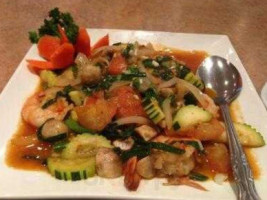 Ploy Thai Cuisine food