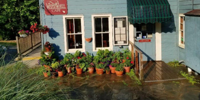 Waterwheel Cafe, Bakery outside