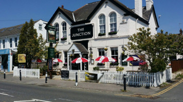 The Junction Tavern outside