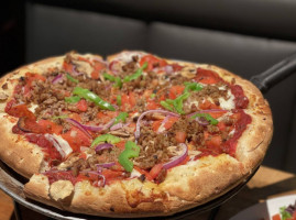 Oggi's Sports Brewhouse Pizza food