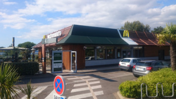 Mcdonald’s Saint-nazaire outside