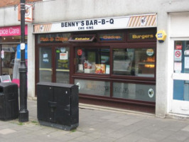 Bennys B-q food