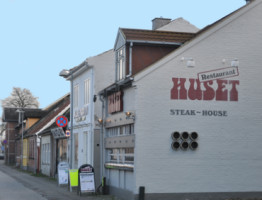 Huset Steak House outside