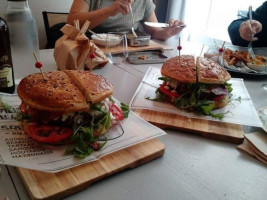 Les 2 Pieds Sous La Table food