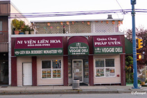 Dharma Garden Veggie Deli outside