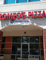 Romeo's Pizza outside