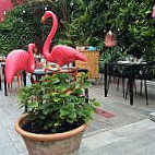 El Flamingo outside