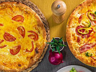 Pizza Trio food