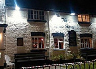 The White Horse Inn outside