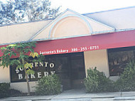 Sorrento’s Bakery outside