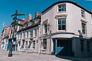 Goldings Public House And Rooms outside