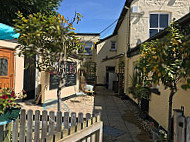 Farmers Arms outside