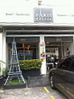 Paris Delice outside