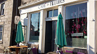 Cafe Des Fleurs inside