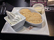 Creams Café food