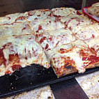 Armando's Pizza food