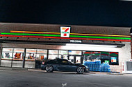 7-eleven outside