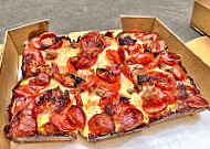 Wrecktangle Pizza food