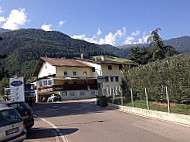 Gasthaus Zollwies outside