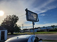 Steven’s Fine Food Seafood Market outside