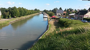 Monsleur Thibaud Huet (Le Cafe Du Canal )