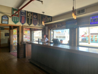 Wally's Pub