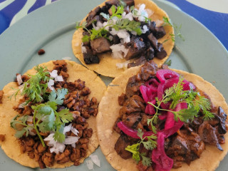 Groovy's Taqueria Vegana