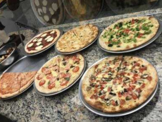 Candelarios Pizzeria