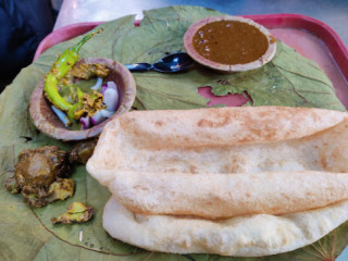 Kake De Chole Bhature