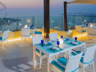 Pure Sky Lounge Dining