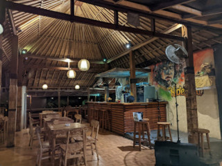 Hideout Bar Restaurant