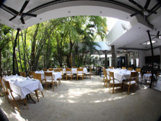 Le Bistro Cafe