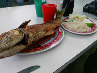 Pescado Frito Tomate