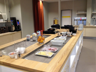 Menzies Aurora Lounge