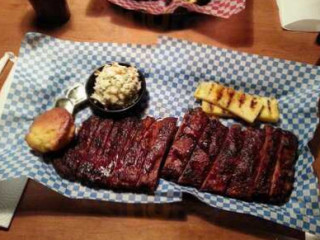 Famous Dave's -b-que