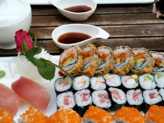 QQ Sushi Lounge