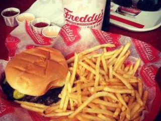 Freddy's Frozen Custard Steakburgers