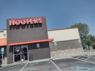 Hooters