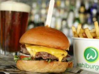 Wahlburgers