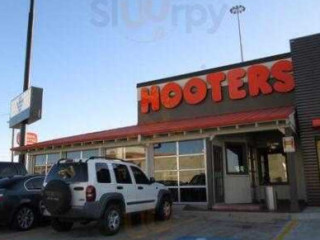 Hooters