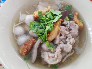 ร้านก๋วยเตี๋ยววังวัว