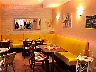 Vis a Vis Bistro-Cafe