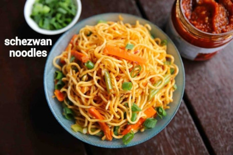 Veg Schezwan Noodles [400Gm]